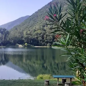 L'angolino Di Magda: On The Lake-private Beach! , Ghirla Italien